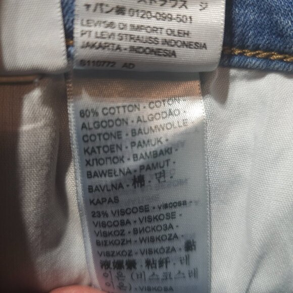 Levis Classic Bermuda Jean Shorts - 29x12 - Women NWT - Picture 8 of 10